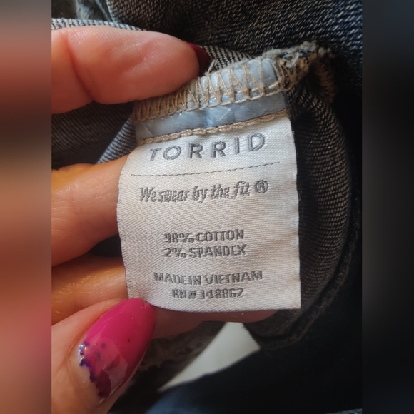 Torrid distressed faded denim jeans jacket π§₯ (Small) & Fits like a Medium - Picture 3 of 16